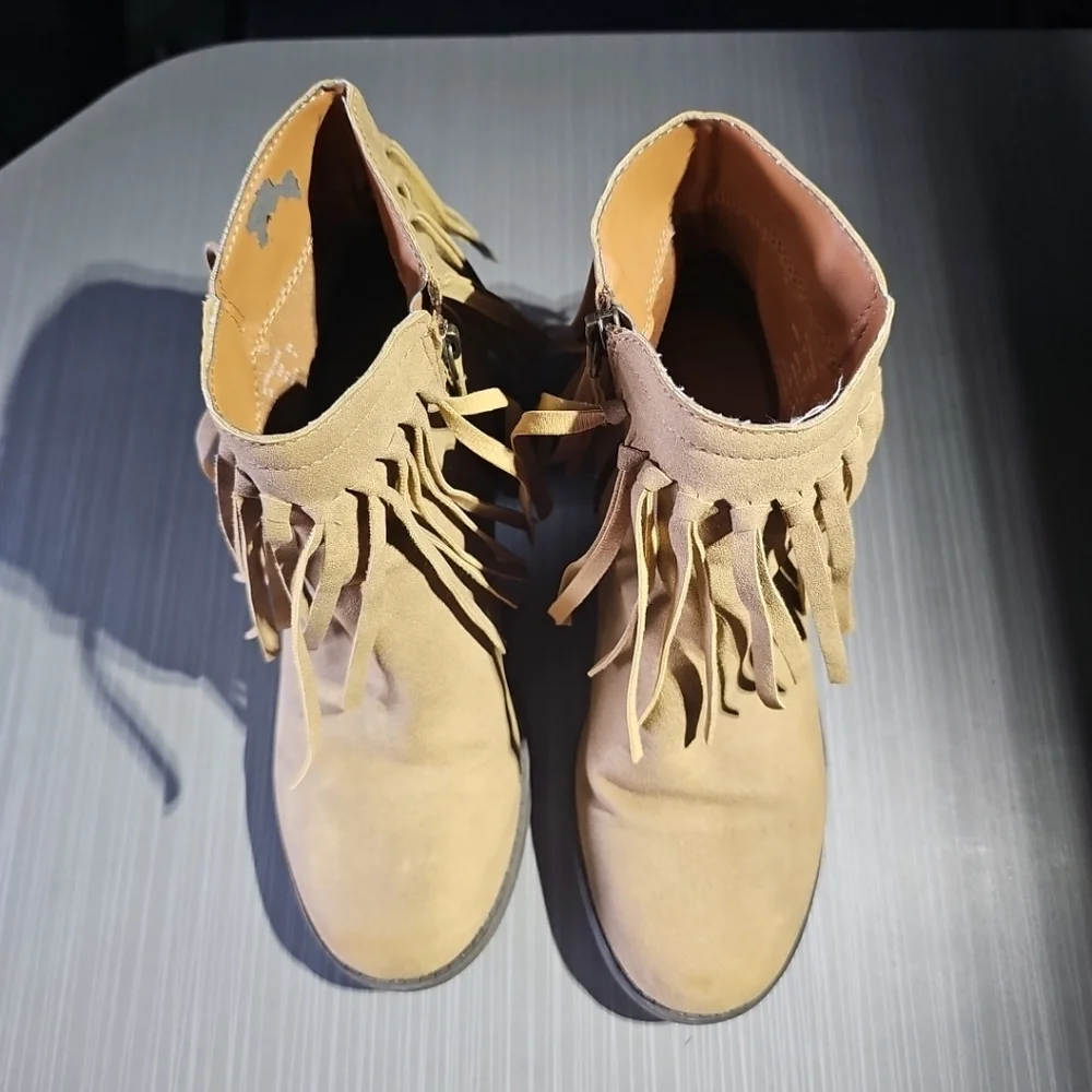 Bare Traps Missy Tan Suede Ankle Boots Fringe Girls Size‎ 3.5 (EUR 34.5) EUC